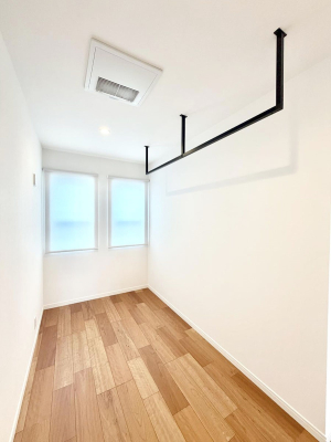 ���̑����� �ݔ����V��⎞�Ԃ��C�ɂ������󕨂������A���O������ߗނ����܂��B