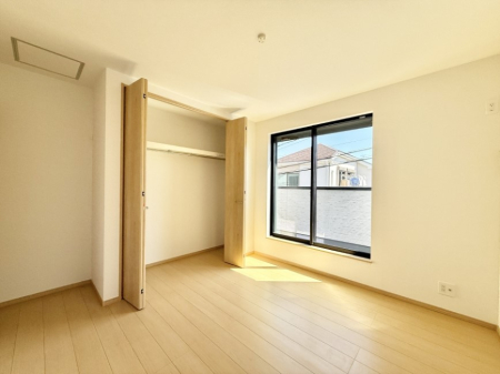 寝室 内装■家具をうまく配置すれば広々とした空間を使い動きやすく、リラックスした時間が過ごせます