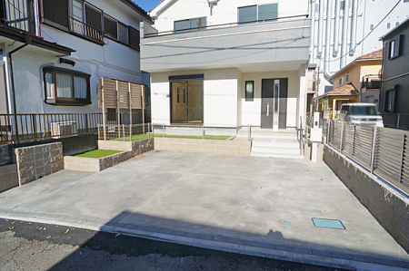  外観■毎日の駐車が快適に