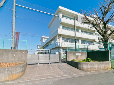 周辺環境 中学校 1300m 横浜市立上飯田中学校