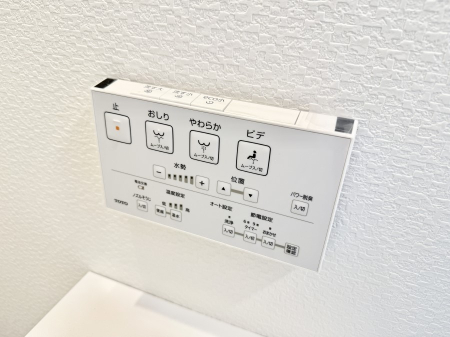 その他内観 設備■温水洗浄で快適、清潔感が保たれるシャワートイレ