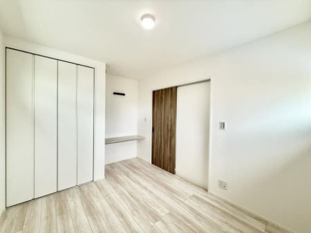 その他内観 内装■落ち着いた色合いのお部屋で穏やかな時間を楽しめます