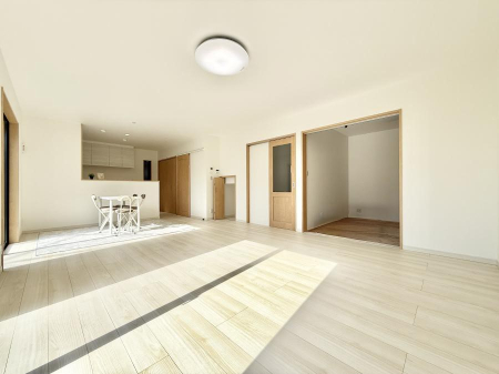 ���r���O ���������났�ƏΊ炪�W�܂�A�S���܂郊�r���O