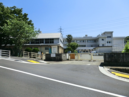 周辺環境 小学校 850m 横須賀市立粟田小学校