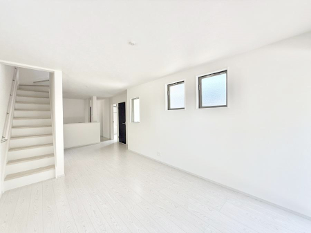 ���r���O ���������r���O�C���K�i�́A�Ƒ��̉�b�A��̊������������Ԃł��B