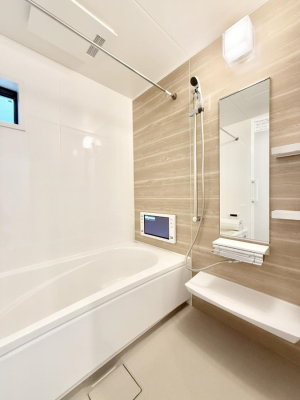 ���� �����������������F�����̕ǖʁA������芰����o�X���[��