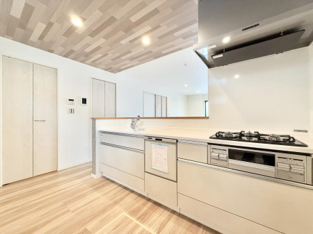 �L�b�`�� �������V���v���Ŕ������S�n�悢���Ԃ𐶂ރL�b�`�����