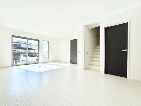 ���r���O ���������q�l�̃��r���O�w�K��e�����[�N�Ȃǂɗ��p�ł���X�^�f�B�J�E���^�[�X�y�[�X������  