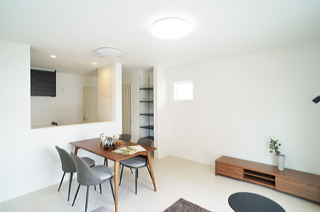 ���r���O ���������S�n�̂����A���z�̃��r���O