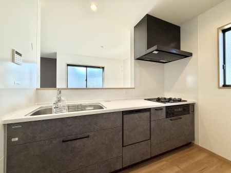 �L�b�`�� ����������̂ŁA���邳�ƊJ���������Ղ�ȃL�b�`���I