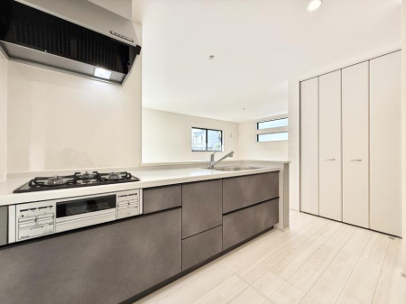 �L�b�`�� �����������������Ɗy�����Ȃ�A���K�ȃL�b�`�����