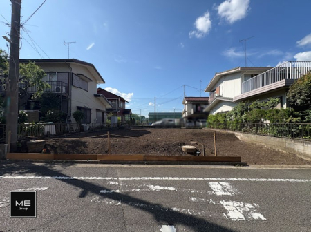 ���n�O�ώʐ^ �L�X6�����̑O�ʓ��H�́A�Ԃ̏o������y�X  