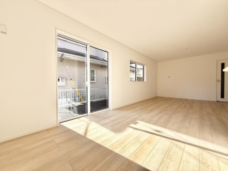 ���r���O ����