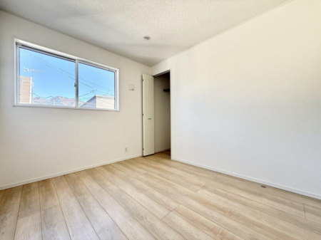 �Q�� ����