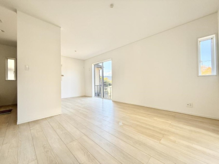 ���r���O ����