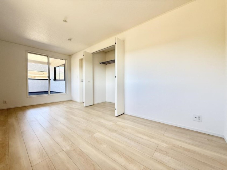 �Q�� ����