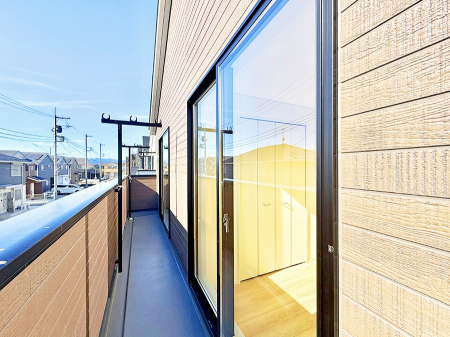 �o���R�j�[ ������ �G�߂̈ڂ낢����������J���I�ȋ�Ԃł�