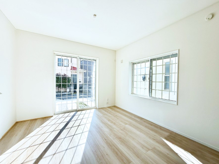 ���r���O ���������r���O�ɃJ�E���^�[���t���Ă��邽�߃X�^�f�B�[�X�y�[�X�Ƃ��Ďg���A���q����̕׋�������邱�Ƃ��ł��܂��B  