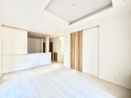 ���r���O ���������S�n�̂����A���z�̃��r���O