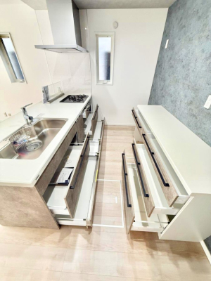 �L�b�`�� �������w�ʂ̃J�b�v�{�[�h�͑�R�̐H��ނ����[�ł��܂�  