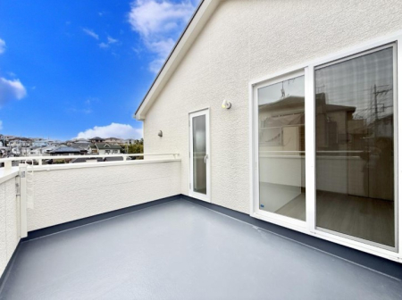 �o���R�j�[ ������ �G�߂̈ڂ낢����������J���I�ȋ�Ԃł�