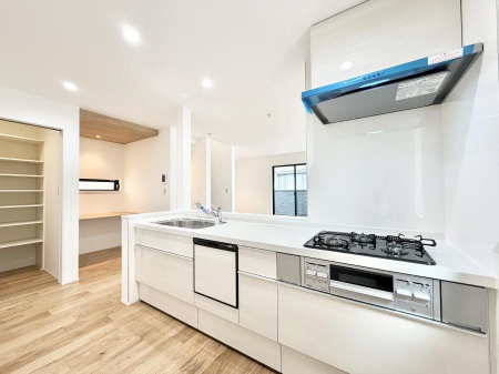 �L�b�`�� ��b���[�܂�ΖʃL�b�`���I�Ƒ��Ƃ̉�b���͂��݂܂�  