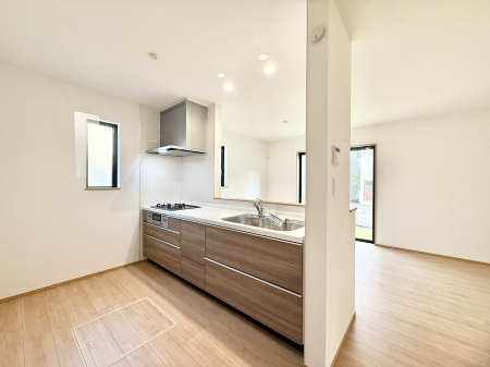 �L�b�`�� ����������������̂ŁA���邳�ƊJ���������Ղ�ȃL�b�`���I  