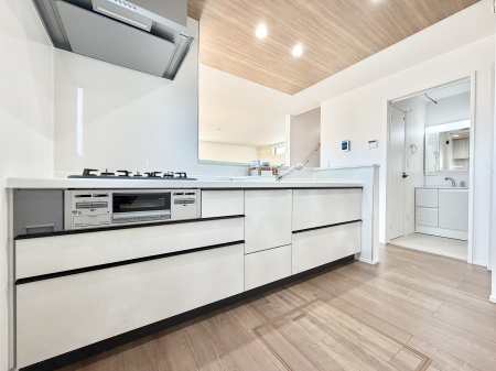 �L�b�`�� �������Ƒ����J��[�߂�A������̂���L�b�`��