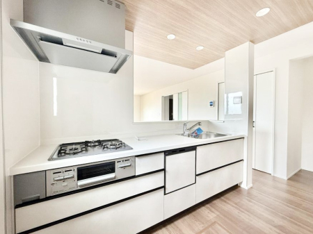 �L�b�`�� �����������������Ԃ����܂��A�Ί炠�ӂ��L�b�`��