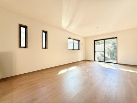 ���̑����� �������z�������˂����ޖ��邢LDK�͉Ƒ��ł̂�т芰���܂���  