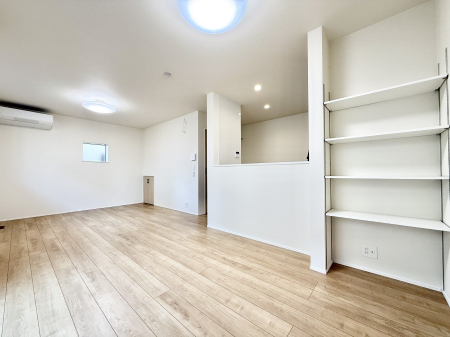 ���r���O ����