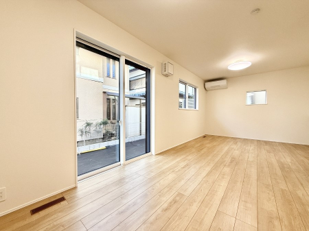 ���r���O ����