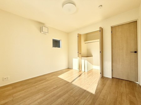 �Q�� ����