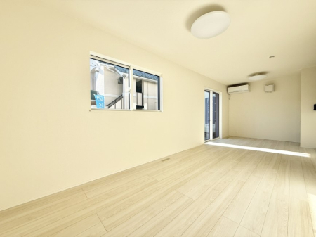 ���r���O ����