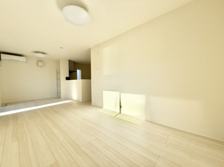 ���r���O ����