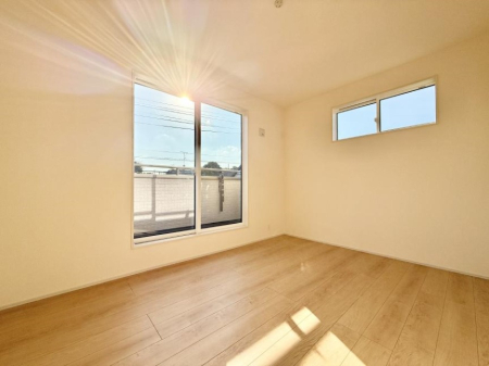 �Q�� �������V���v���ȋ�ԂŁA���[�t���x�b�h��f�X�N�ȂǁA���@�\�ȉƋ�����p���₷���ł�