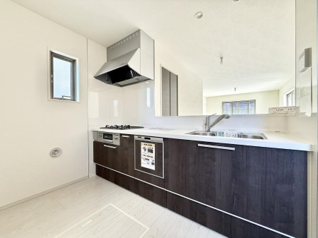 �L�b�`�� ����������������̂ŁA���邳�ƊJ���������Ղ�ȃL�b�`���I  