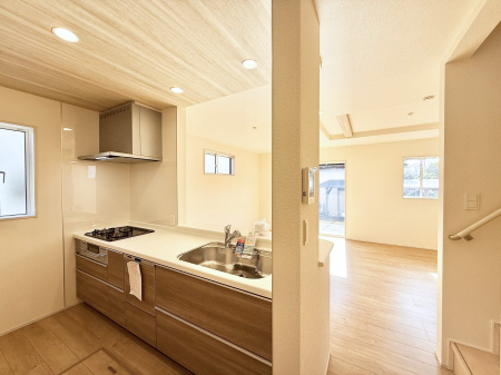 �L�b�`�� ����������������̂ŁA���邳�ƊJ���������Ղ�ȃL�b�`���I  