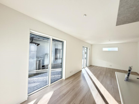 ���r���O �傫�ȑ�����������薾�邢��Ԃł��������������܂�  