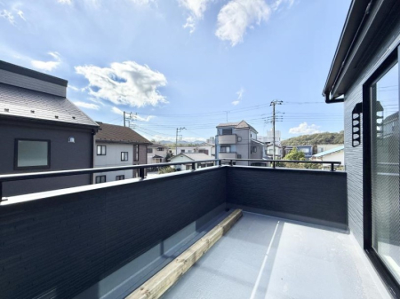 �o���R�j�[ ������ �G�߂̈ڂ낢����������J���I�ȋ�Ԃł�