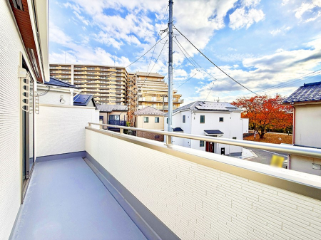 �o���R�j�[ ������ ���R��g�߂Ɋ�����A�J���I�ȃo���R�j�[