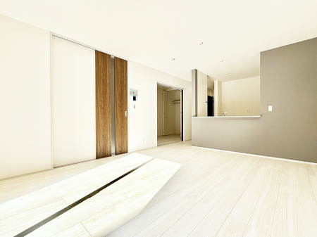 ���r���O ���������S�n�̂����A���z�̃��r���O