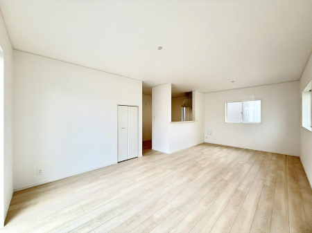 ���r���O ����