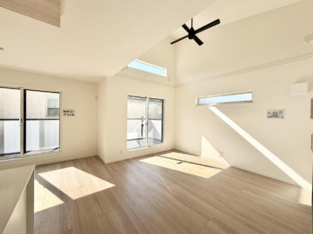 ���r���O ���������S�n�̂����A���z�̃��r���O