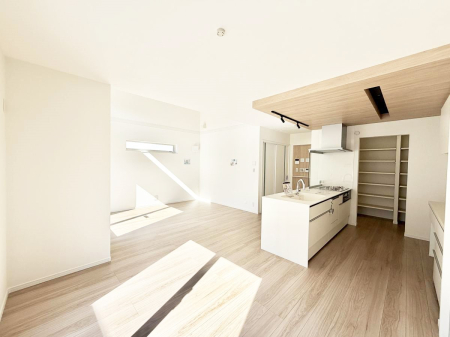 ���r���O ���������R�Ɖ�b�����܂��A�S�n�悢�ЂƂƂ�