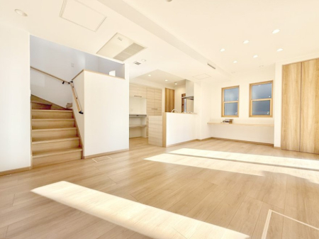 ���r���O ���������S�n�̂����A���z�̃��r���O