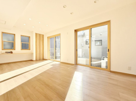 ���r���O ���������R�Ɖ�b�����܂��A�S�n�悢�ЂƂƂ�