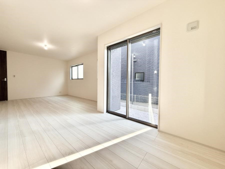 ���r���O ���������S�n�̂����A���z�̃��r���O