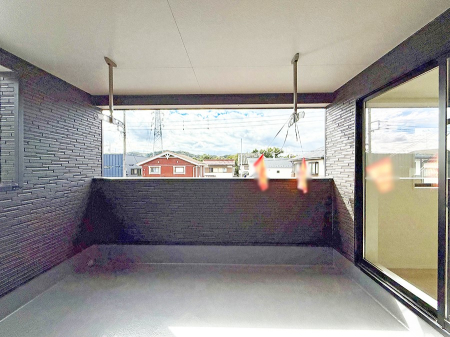 �o���R�j�[ ������ �G�߂̈ڂ낢����������J���I�ȋ�Ԃł�