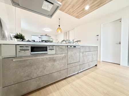 �L�b�`�� ��b���[�܂�ΖʃL�b�`���I�Ƒ��Ƃ̉�b���͂��݂܂�  